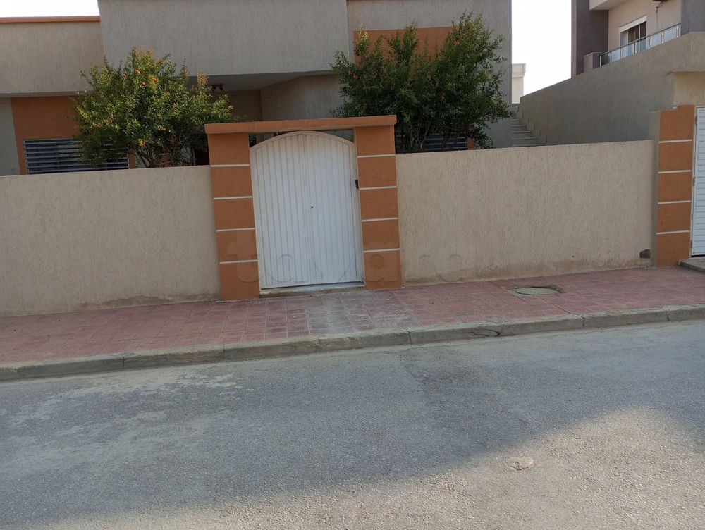 Location, photo 1