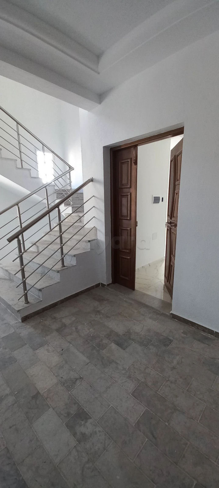 A LOUER A GABES VILLE: APPARTEMENT A USAGE BUREAUTIQUE, صورة 3