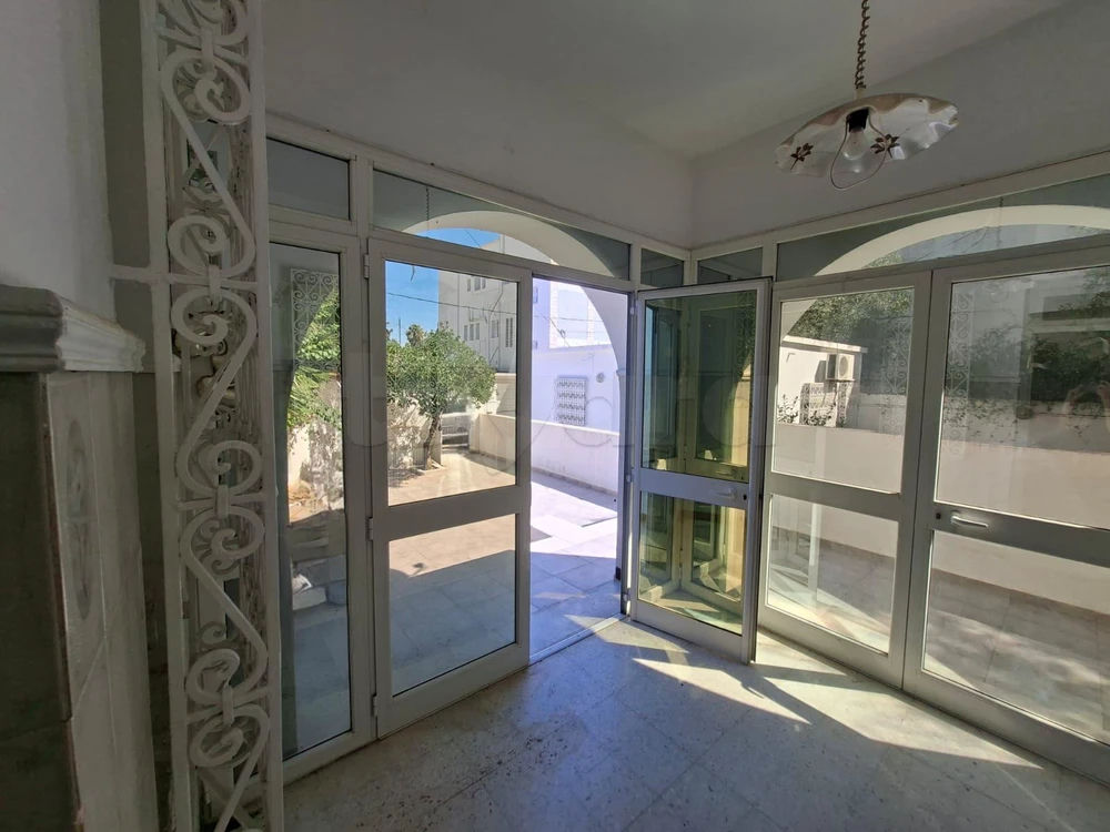Rez de chaussée de villa S+5 à Mutuelle ville, photo 1