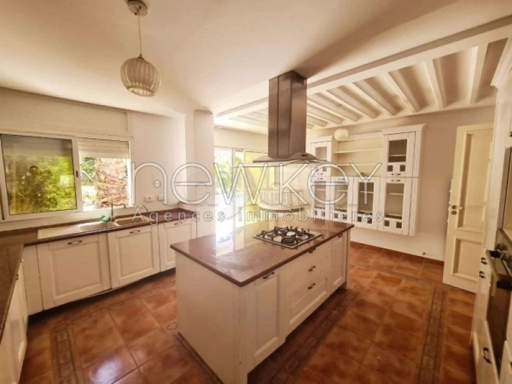 Superbe Villa S+4 avec piscine à Louer La Soukra, photo 5