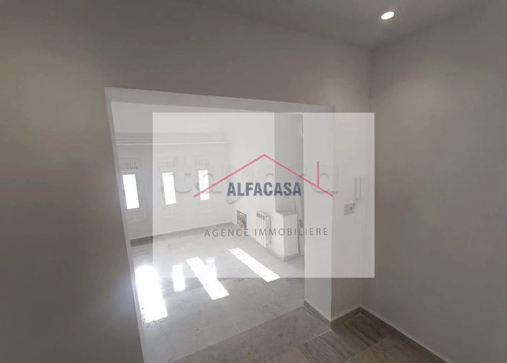 À LOUER : ETAGE DE VILLA S+3 HAUT STANDING AUX JARDINS DE L'AOUINA., photo 1