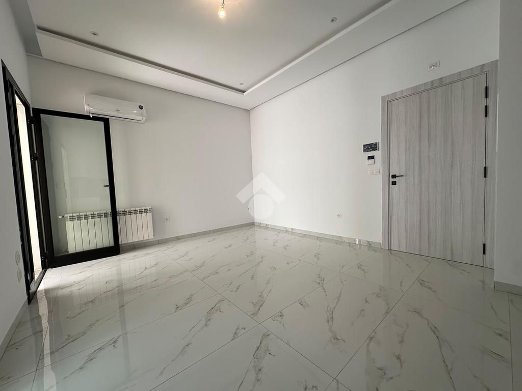 S+1 en location – Ennasr, Rue residence florancia - Jardins D'Ennasr, صورة 2
