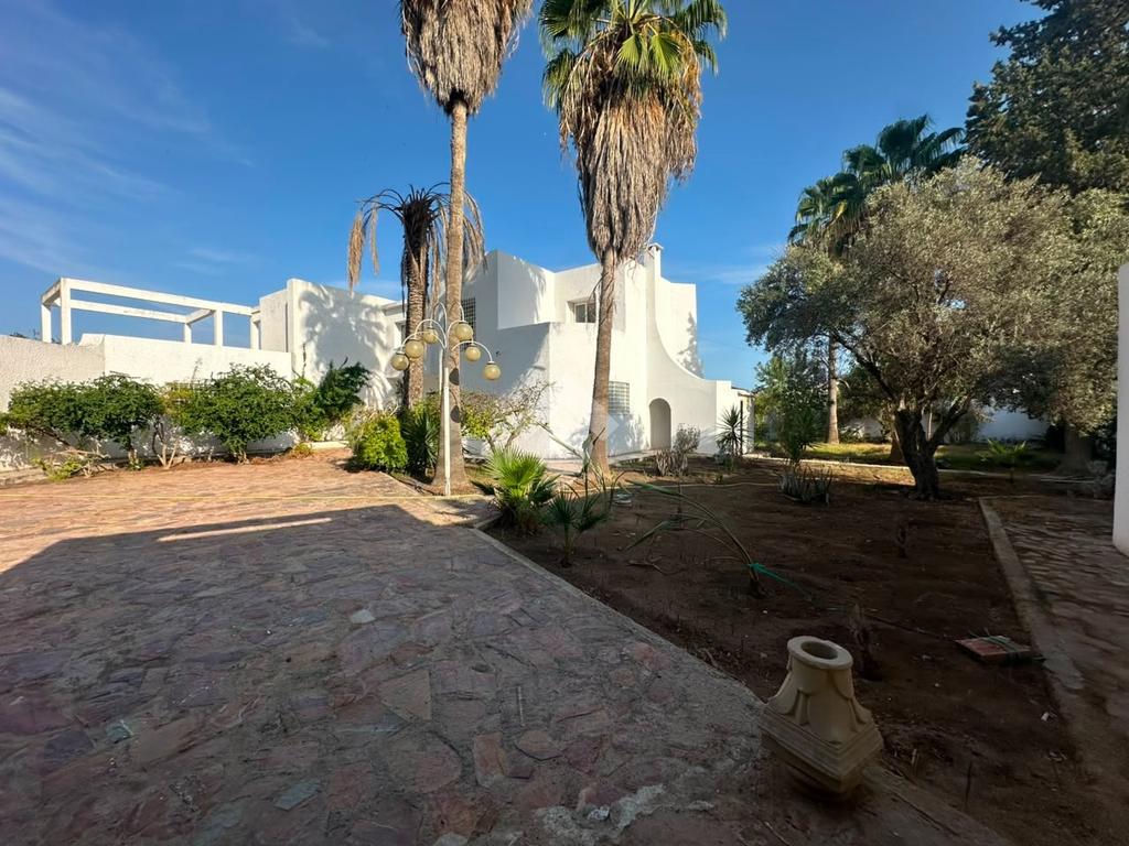 Villa individuelle en location – La Soukra, Rue ibn naji - Soukra, photo 1