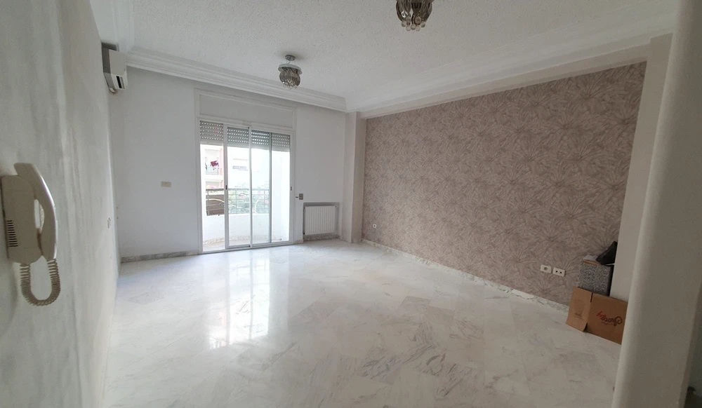 Bel appartement S + 2, 96 m² avec balcon – Aïn Zaghouan Nord, photo 2