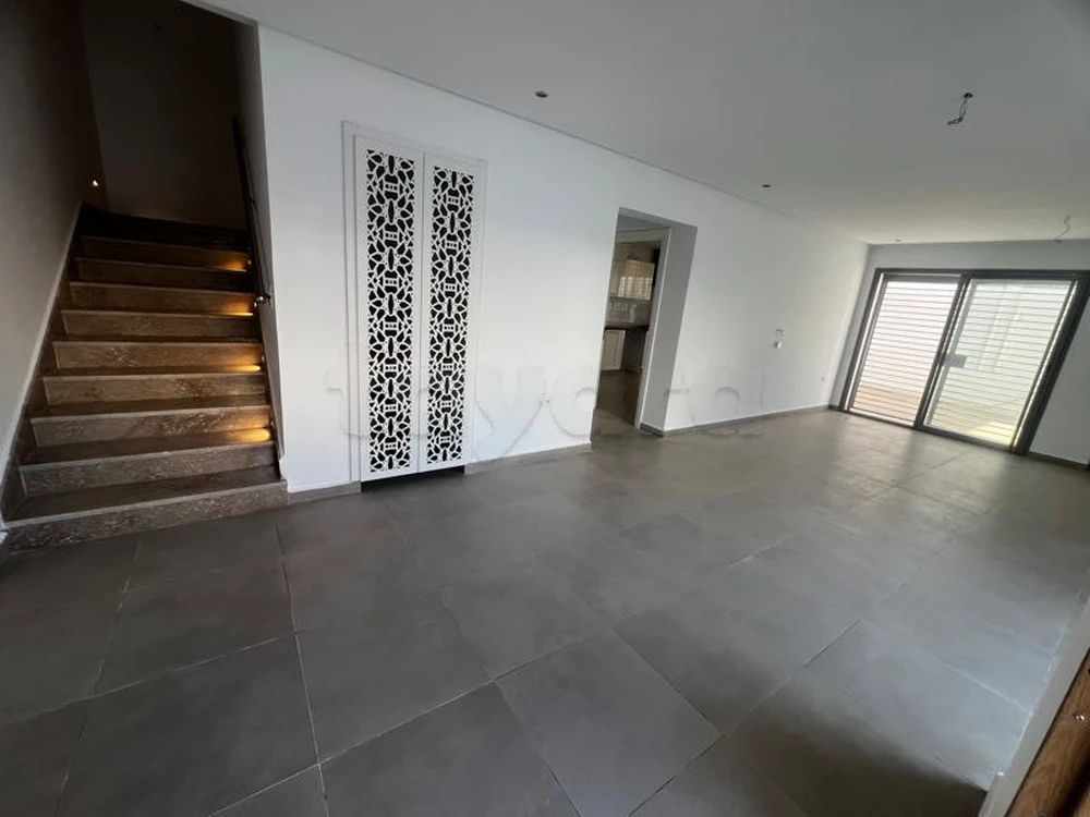 RIADH EL ANDALOUS : TRIPLEX S+4 DE HAUT STANDING À LOUER, photo 3