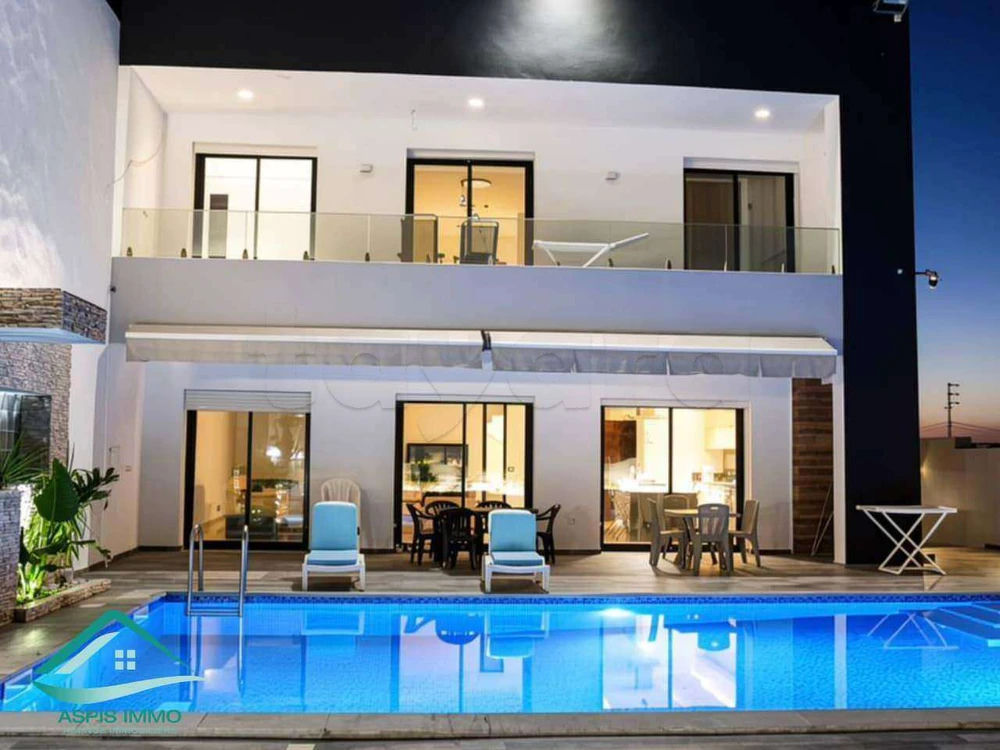 Villa haut standing avec piscine pieds dans l’eau à plage Ain Grinz Kelibia, photo 1