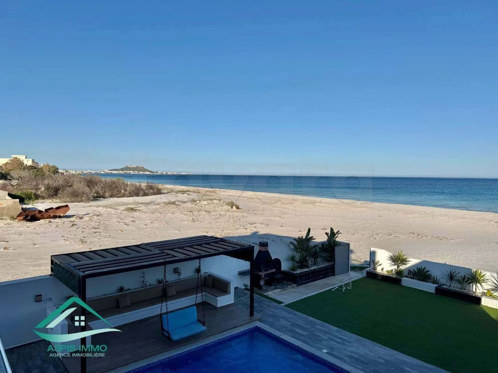 Villa haut standing avec piscine pieds dans l’eau à plage Ain Grinz Kelibia, photo 4