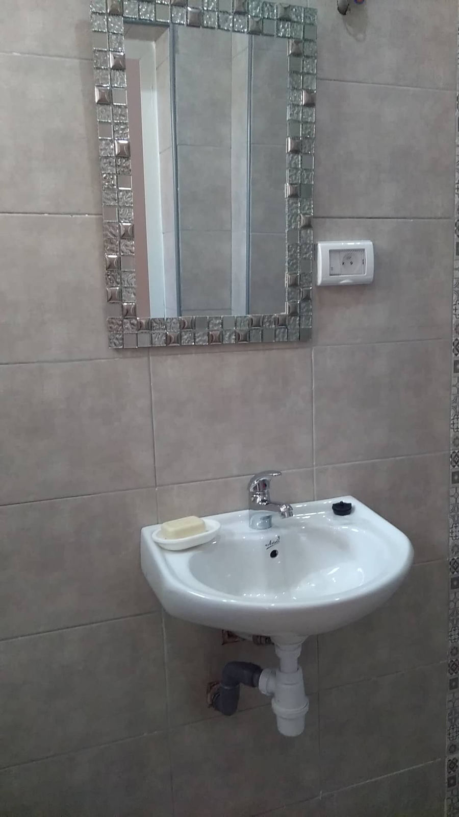 Location PAR JOUR studio S+1 meublé climatisé Mourouj1 - Couple non marié interdit !, صورة 4