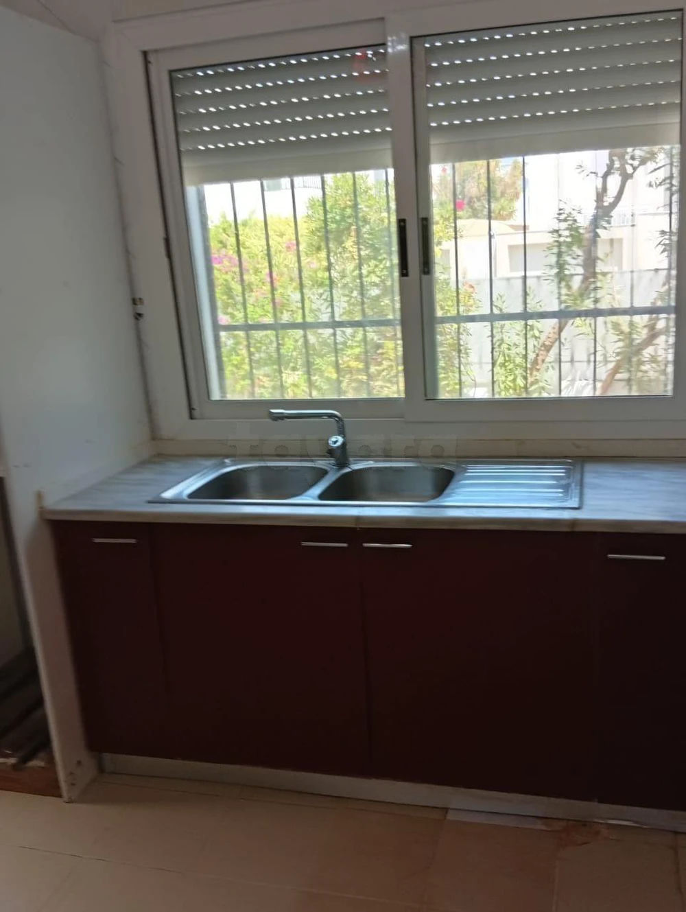 A louer une magnifique villa S+3 de style duplex entourée de deux jardins bénéficie d'un emplacement privilégié au Lac 1, photo 3