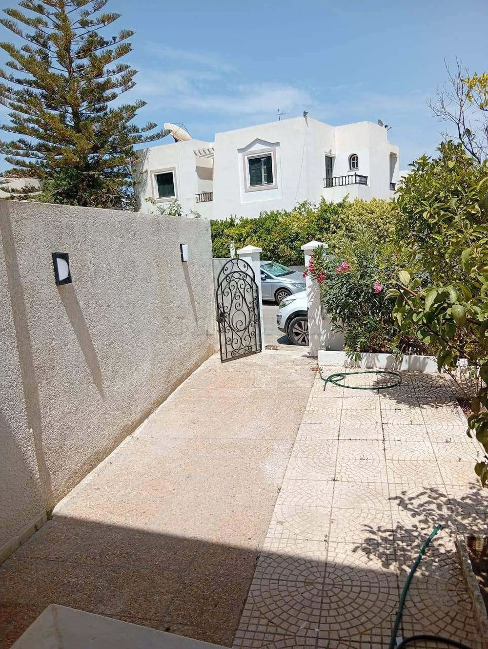 A louer une magnifique villa S+3 de style duplex entourée de deux jardins bénéficie d'un emplacement privilégié au Lac 1, photo 4