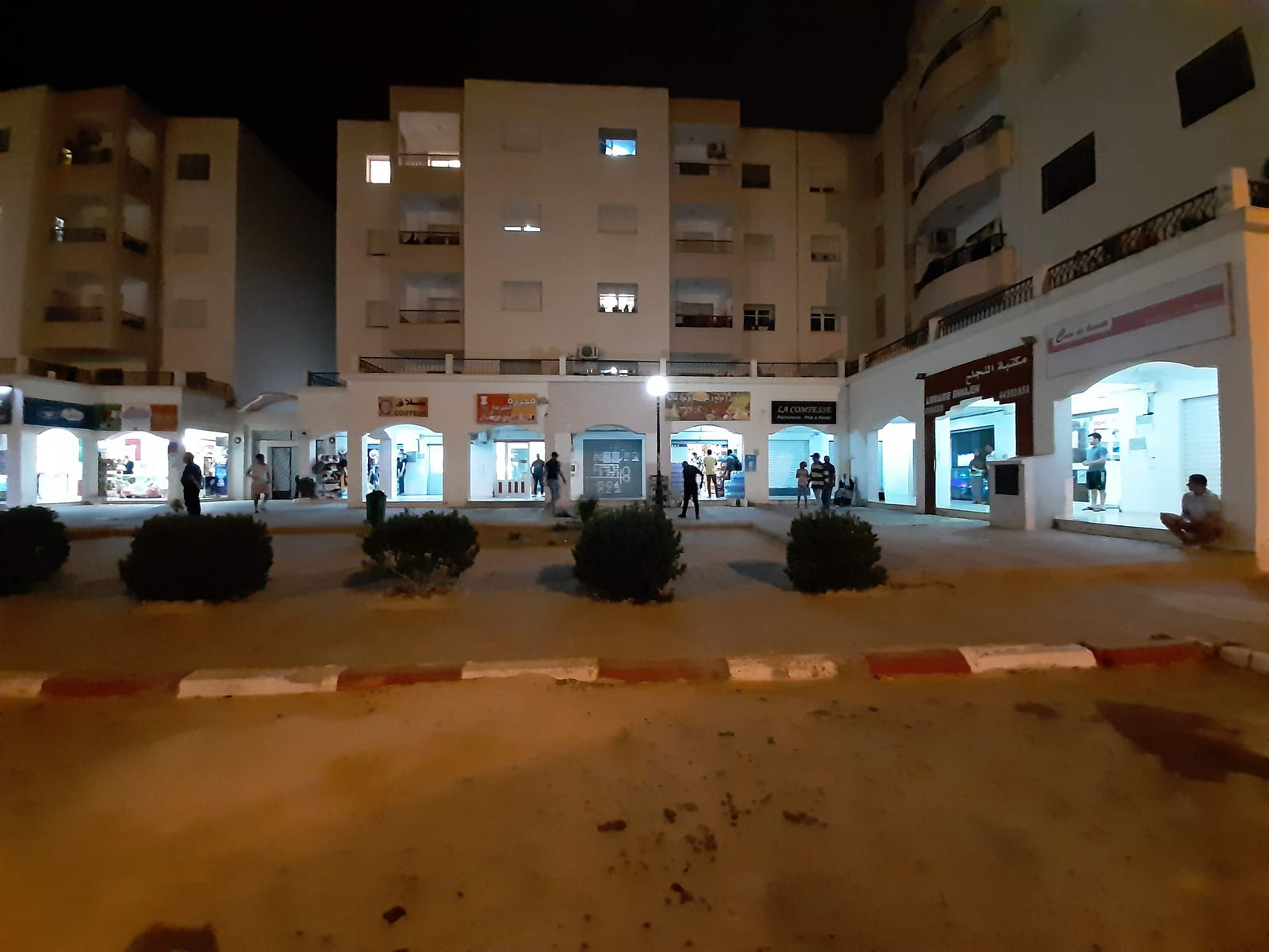 A louer, salon, et une chambre, Cité Snit Nour Jaafar Raoued, Près d'Esprit, photo 1