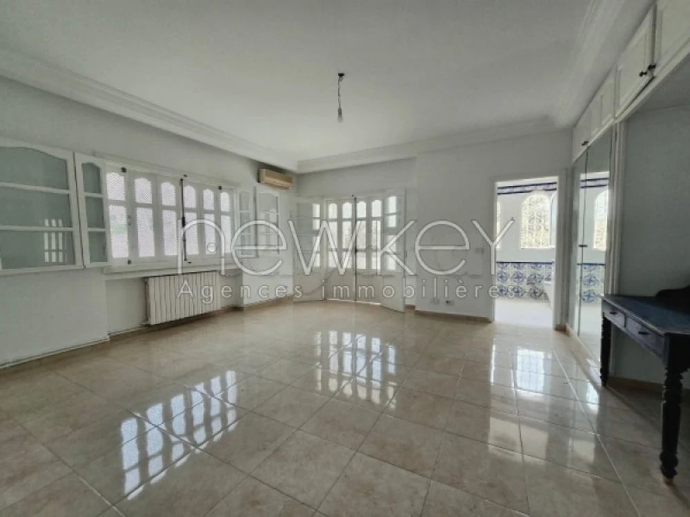 Une villa s+5 à la Marsa avec jardin, photo 3